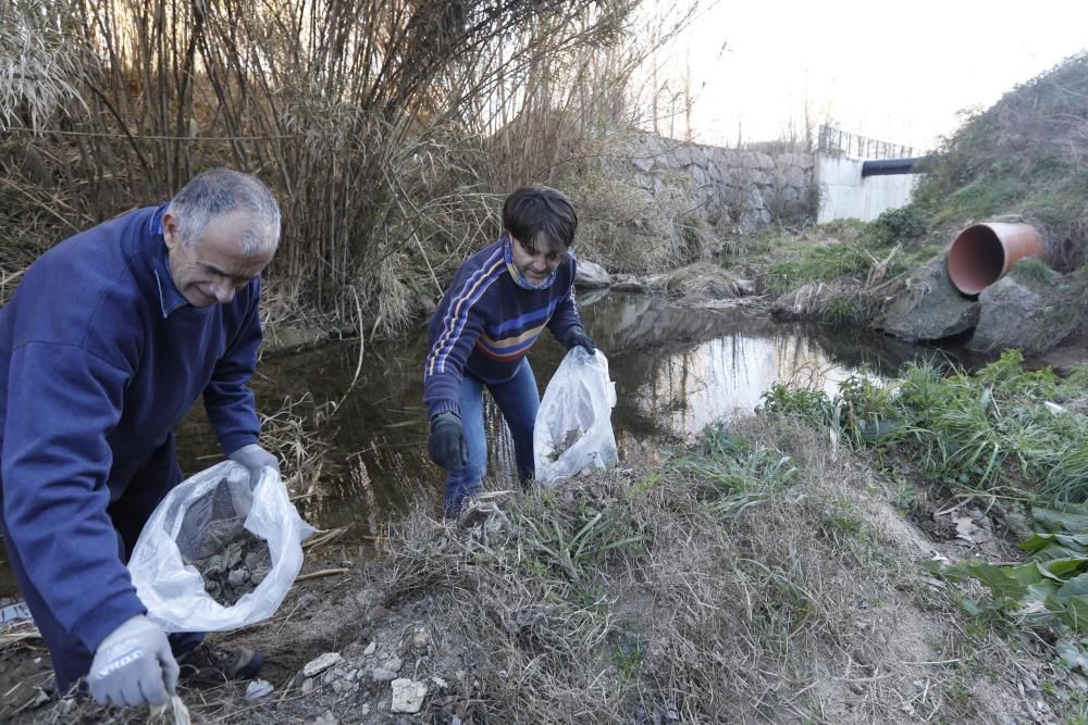 Denuncien l'abocament incontrolat de tovalloletes al Güell