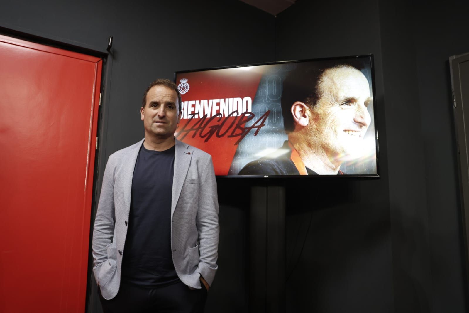 Las mejores imágenes de la presentación oficial de Jagoba Arrasate como entrenador del RCD Mallorca
