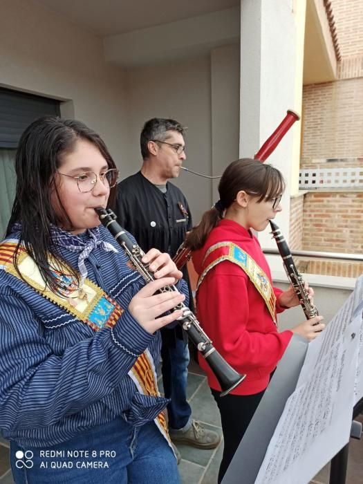 Miles de músicos tocan pasodobles falleros