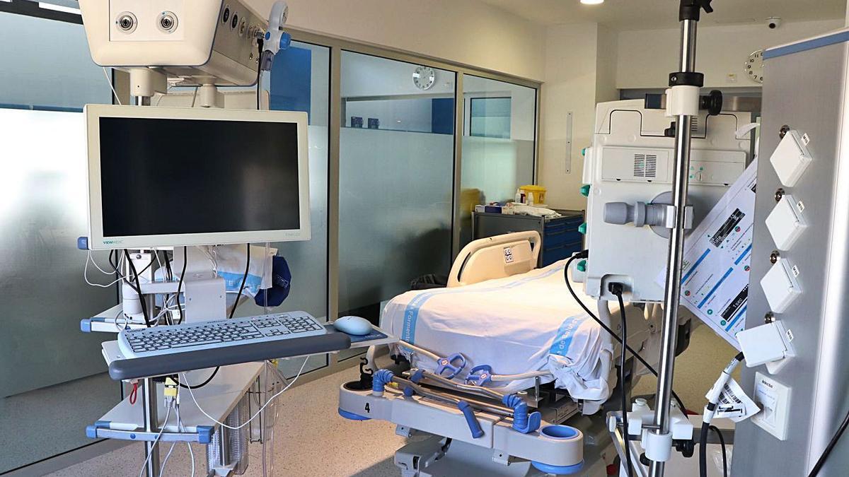 Imagen de archivo de un espacio de la UCI en el Hospital Can Misses, en Ibiza.