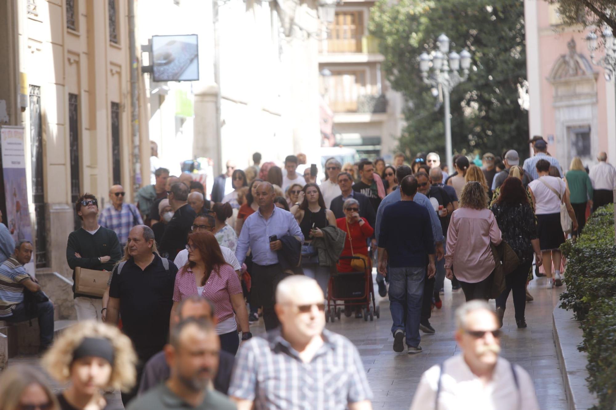 El ambiente fallero y el calor, protagonistas este domingo en València