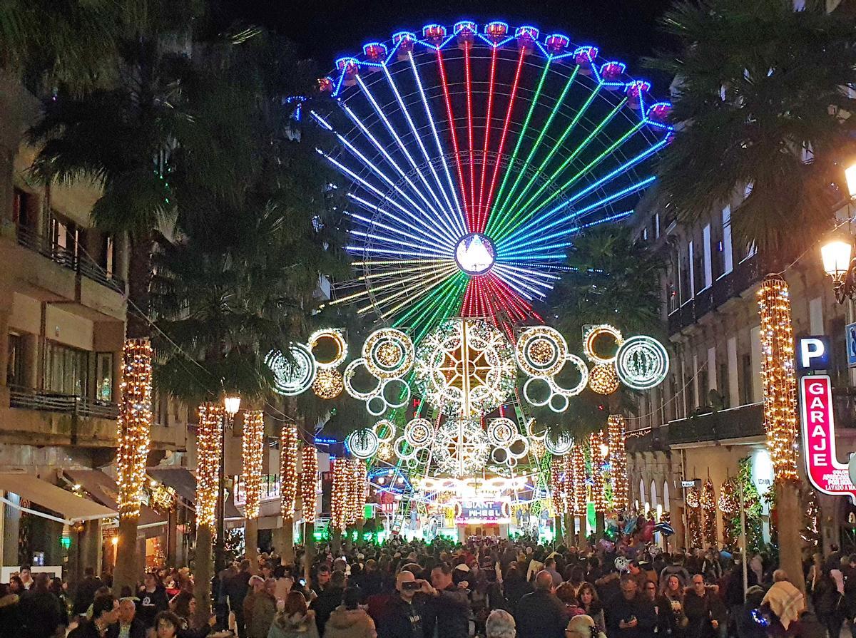 Vista de las luces y la noria gigante de la Navidad en Vigo 2022.