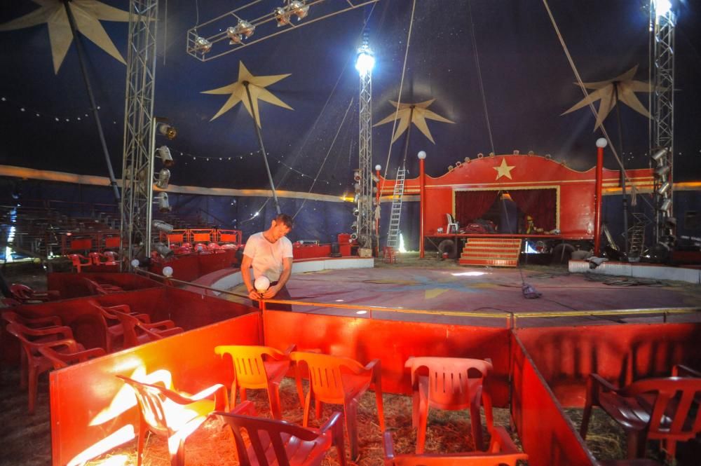 El circo afronta su primera función pese al aviso de precinto por parte de Vilagarcía
