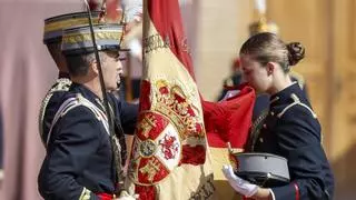 Leonor jura bandera y se entrega al "cariño" de la tierra aragonesa