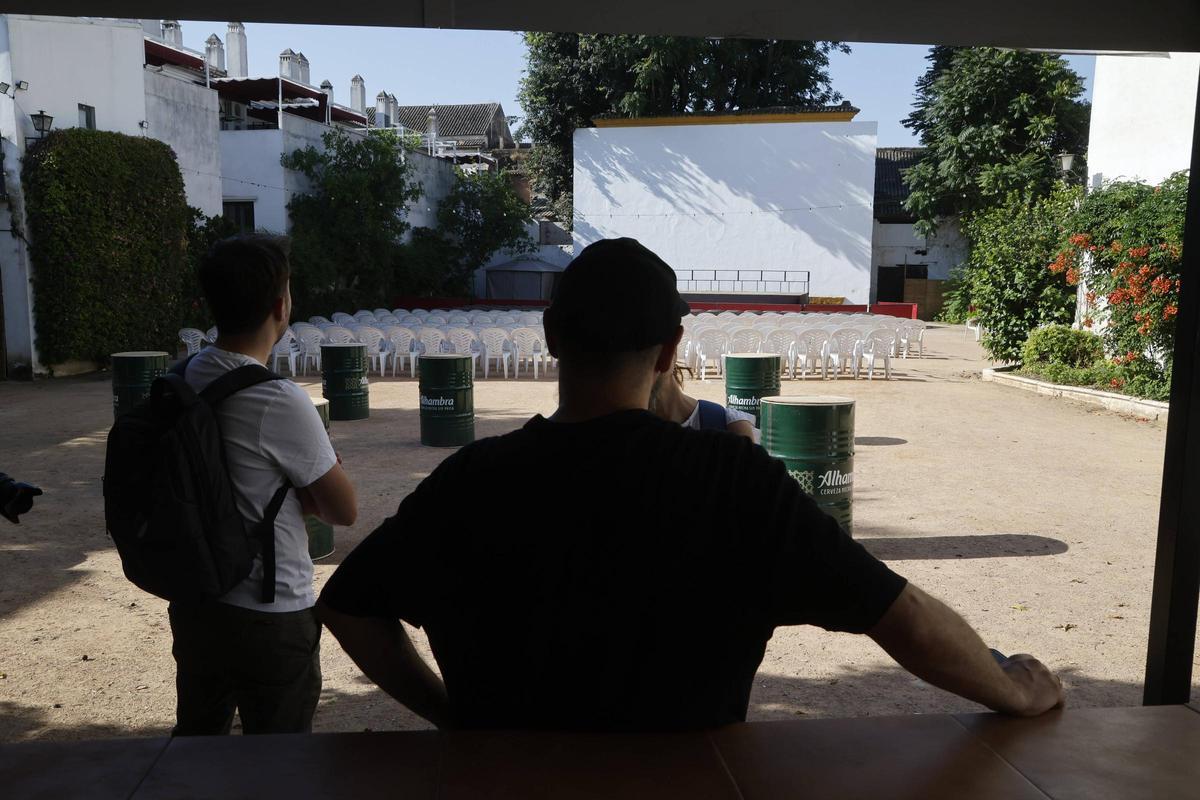 El empresario Antonio Amil, en el cine de verano Fuenseca, que no abrirá esta temporada estival.