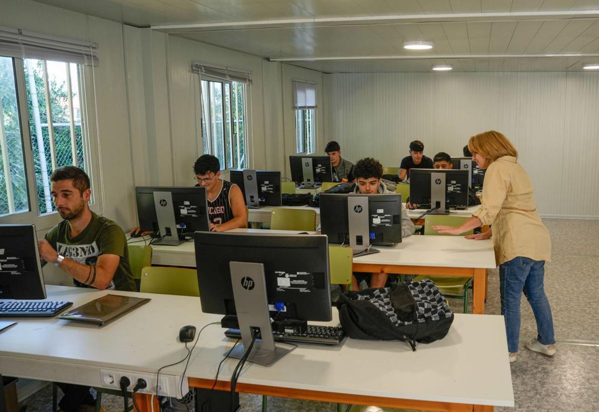 Uno de los viejos talleres que va a ser demolido. |   // ADRIÁN IRAGO