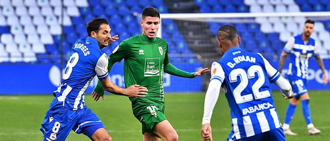 Brais Abelenda durante un partido entre el Compostela y el Dépor. |  // VÍCTOR ECHAVE