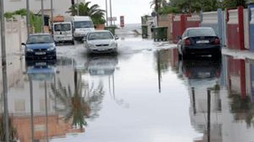 Las lluvias obligan a cerrar colegios e institutos en Dénia