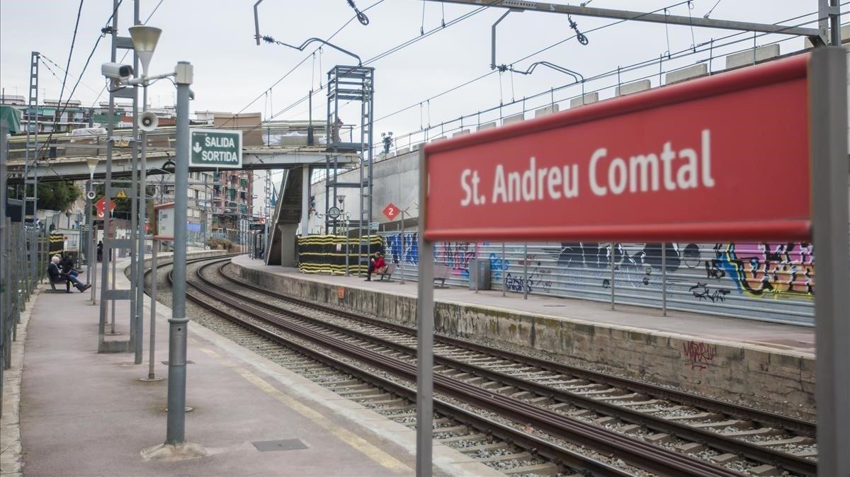 zentauroepp41076123 reportaje  encadenada en la estacion de renfe adif de sant a180227102817