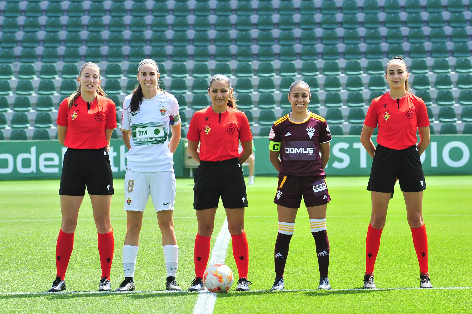 El Elche Femenino celebra su ascenso a Segunda RFEF jugando en el Martínez Valero