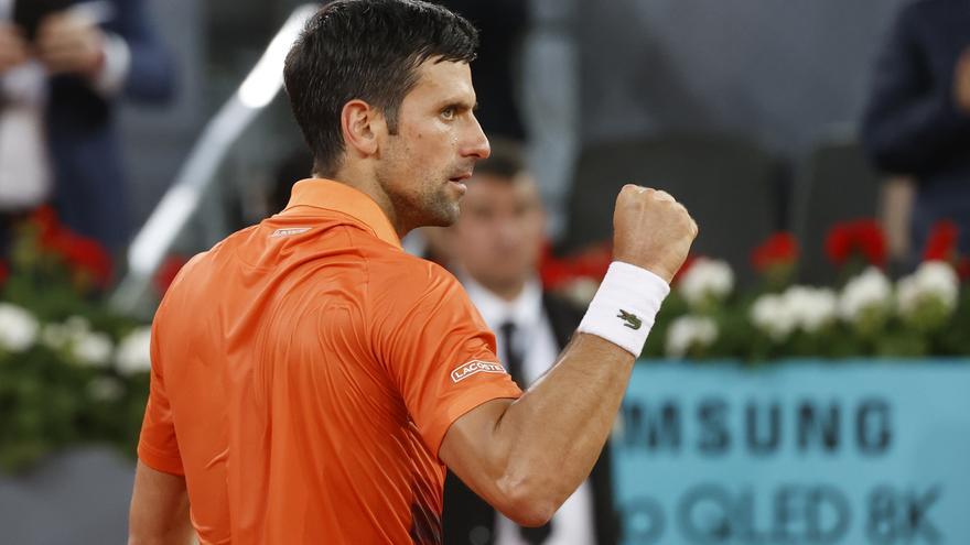 Djokovic disfruta de un arranque plácido en Madrid y se asegura el número uno