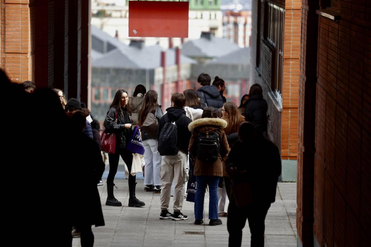 EN IMÁGENES: Así ha sido el examen MIR en Asturias 206 EN IMÁGENES: Así ha sido el examen MIR en Asturias 206