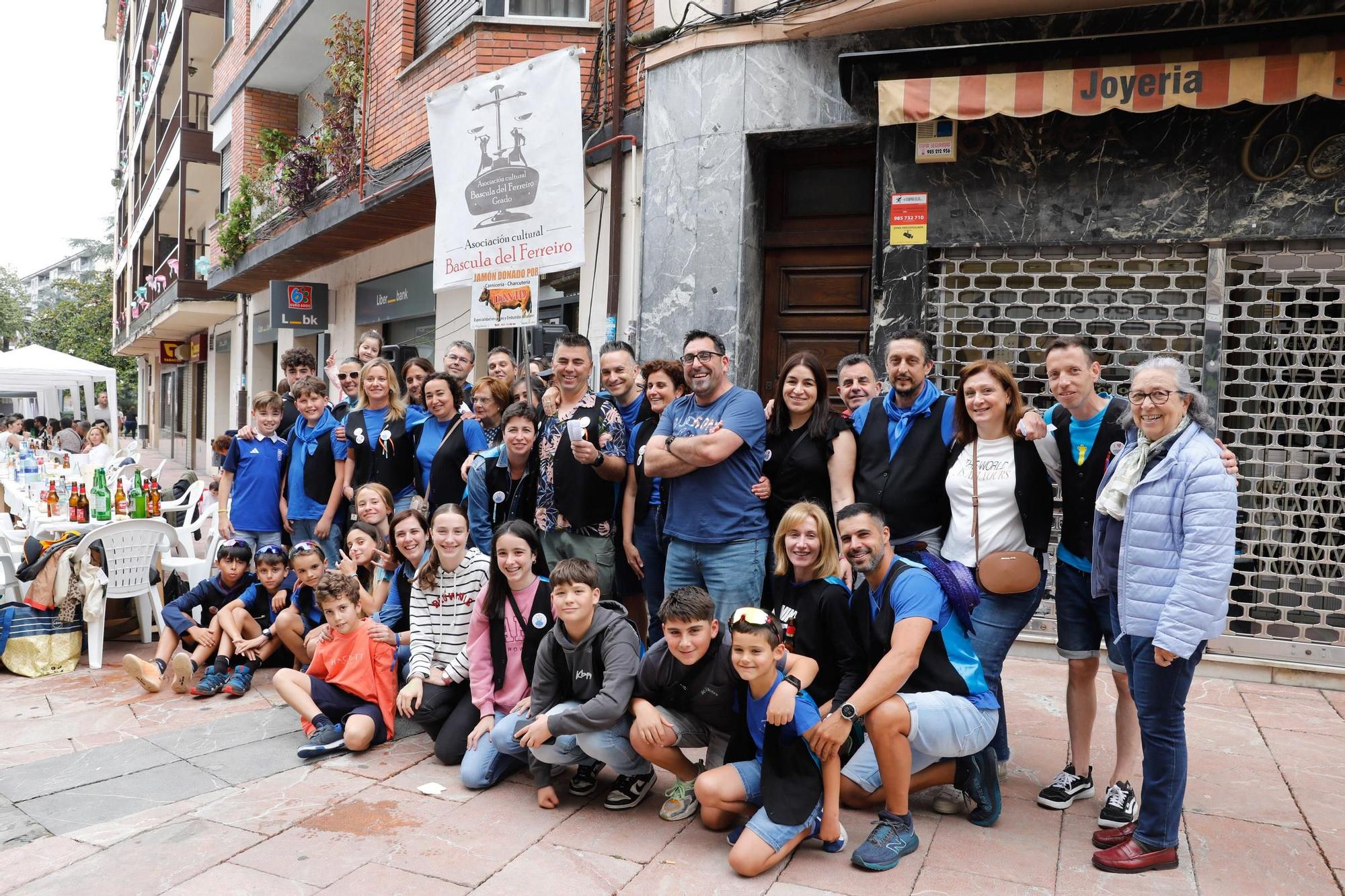 Grado abre boca para Santiago con la comida en la calle