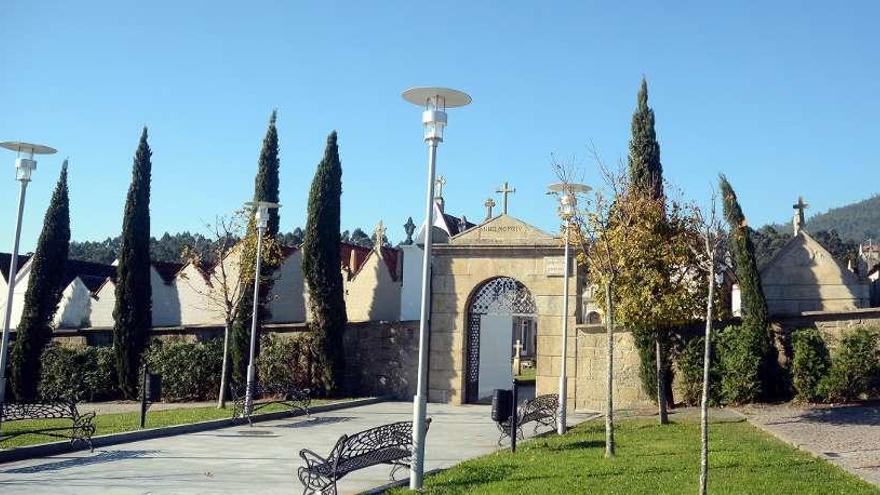 Entrada al cementerio de San Xoán de Poio. // Rafa Vázquez