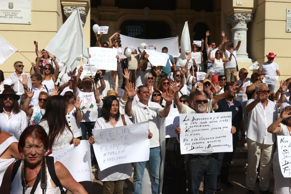 Concentración en Málaga por el diálogo entre el Gobierno y a la Generalitat