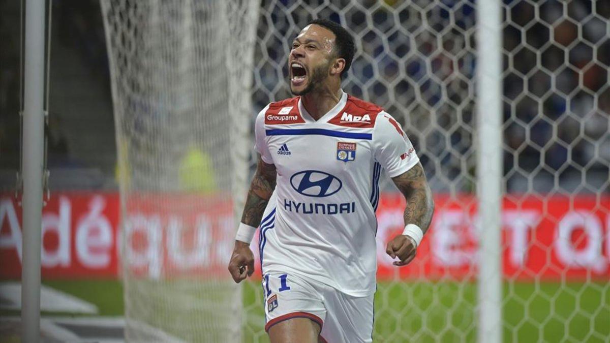 xortunolyon s dutch forward memphis depay celebrates afte190419222027