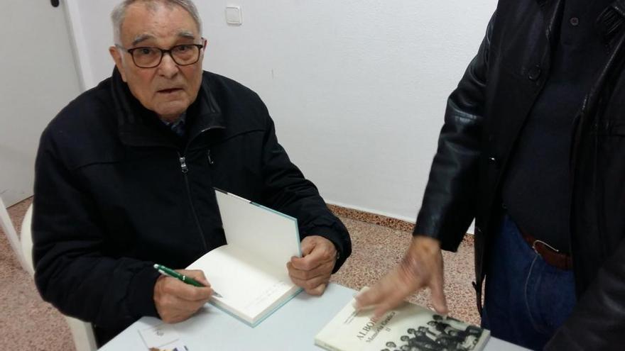 Cristòfor Martí Adell, en una firma de libros