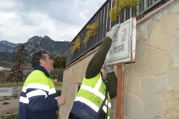 Recol·loquen les plaques retirades per anarquistes