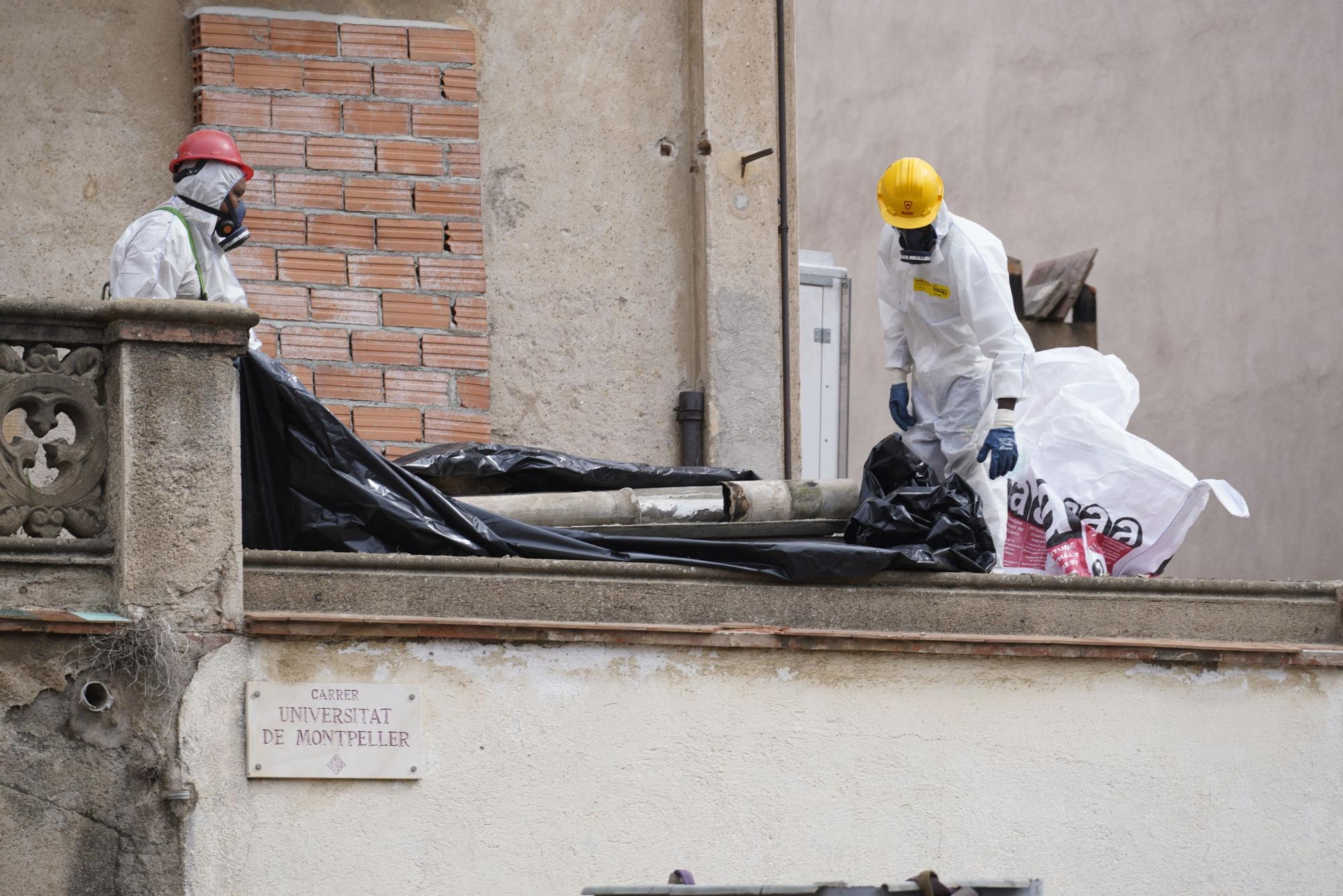 Retiren el fibrociment per enderrocar els edificis del carrer Universitat de Montpeller