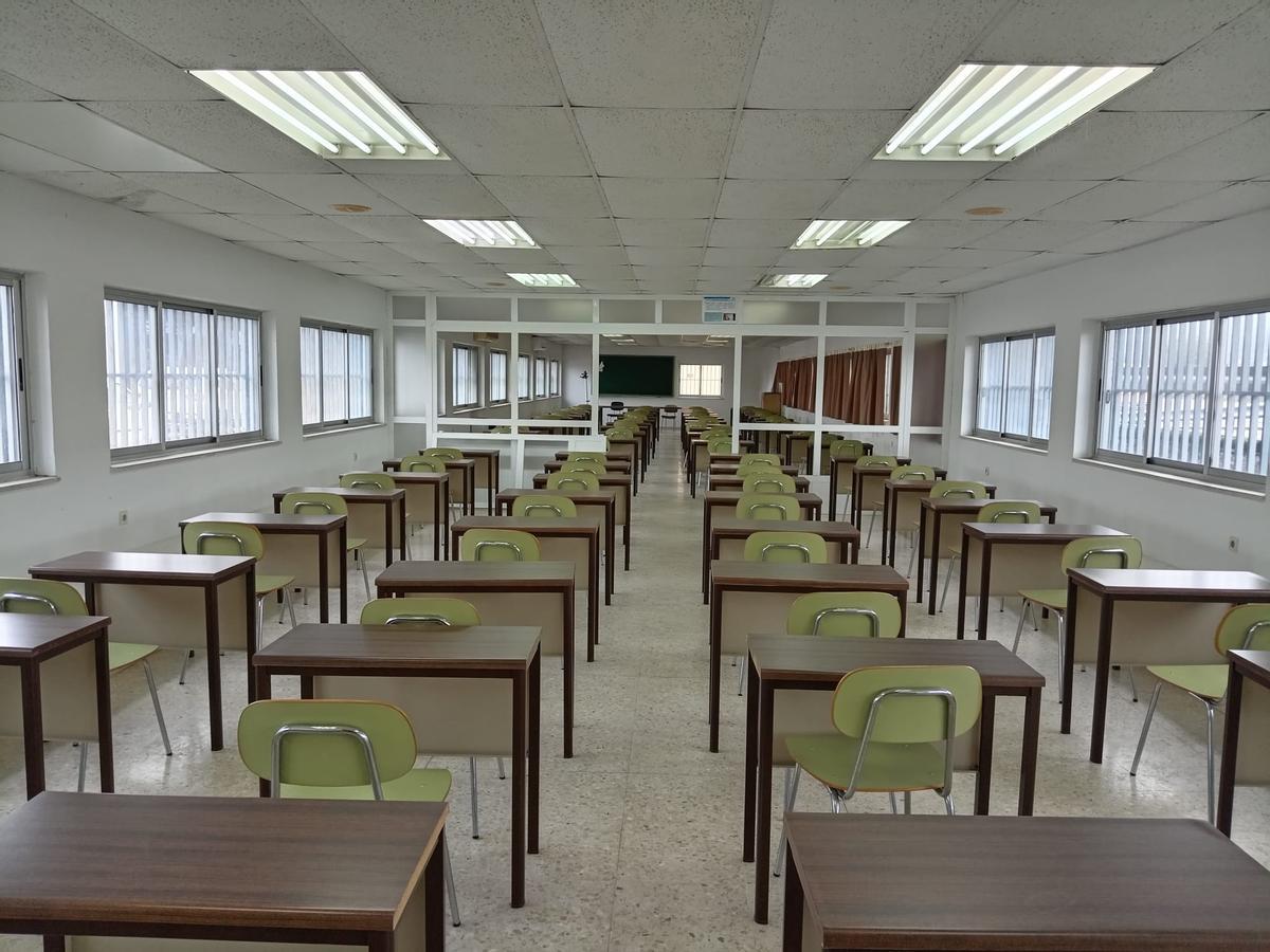 Una imagen del aula de exámenes teóricos de la DGT en Plasencia.