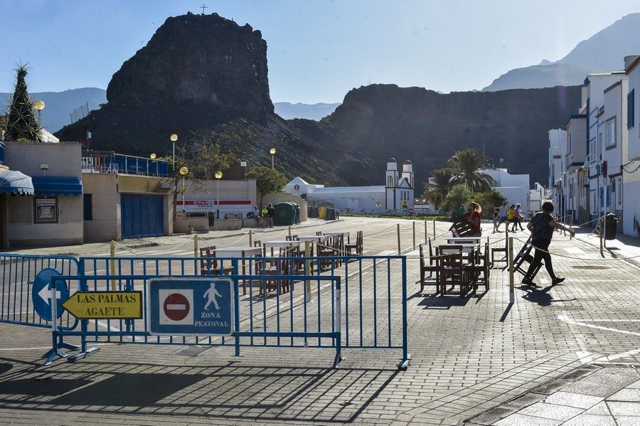 Cierre de la calle principal del puerto de Las Nieves para colocar terrazas