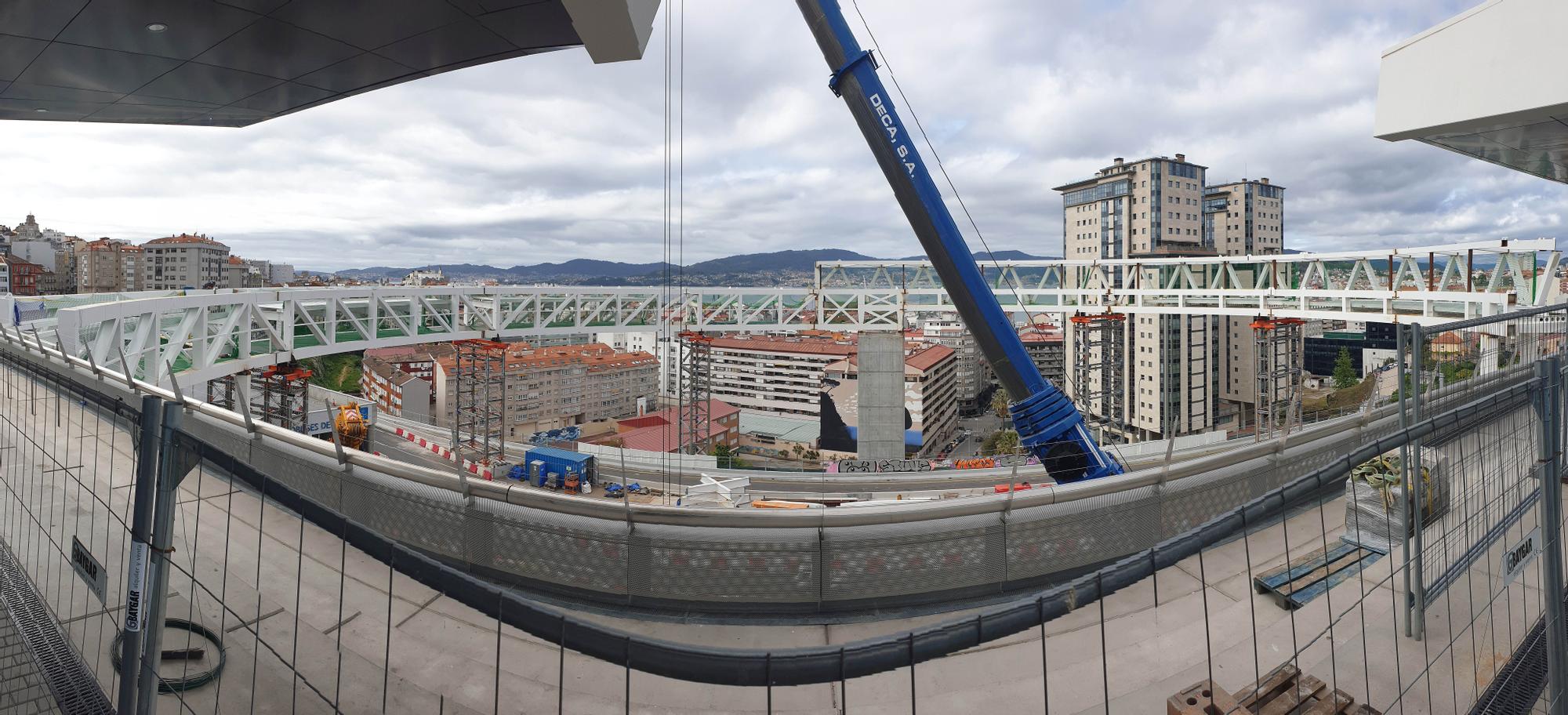 El HALO acaricia la terraza de Vialia