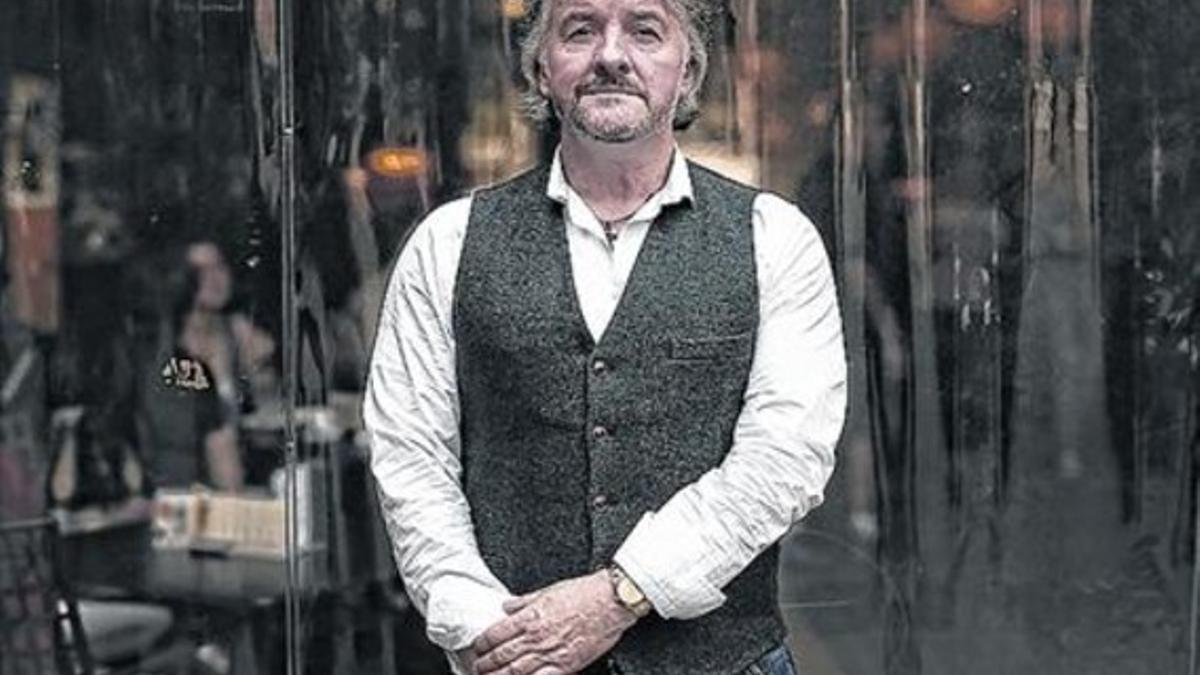 El escritor John Connolly en una reciente visita a Barcelona.