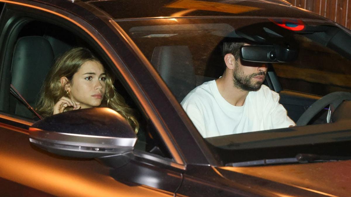 Clara Chía y Gerard Piqué en el coche