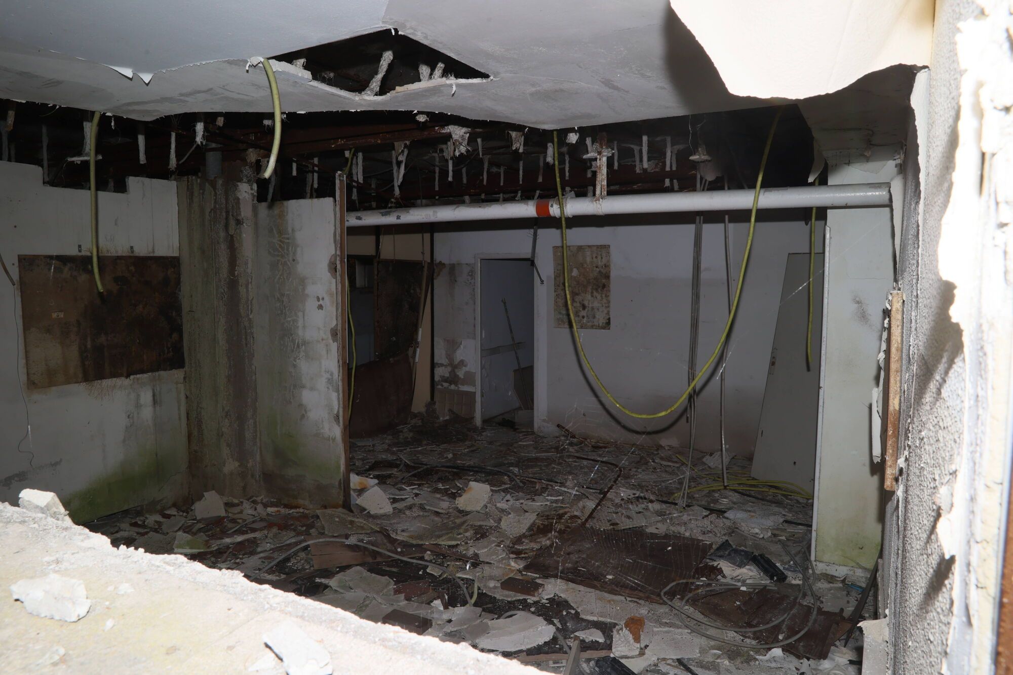 Viejo HUCA. Recorrido por cómo está el viejo hospital.