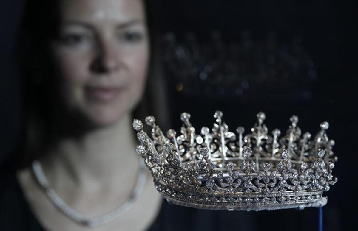 Corona de diamants de la reina Maria d’Anglaterra, exposada al palau de Buckingham.