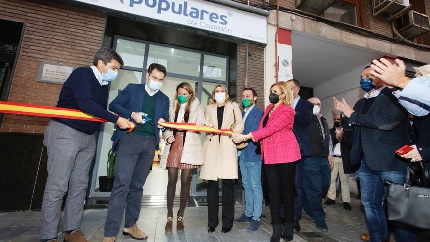 Momento de la inauguración de la sede del PP de Castelló, en la calle Gobernador.