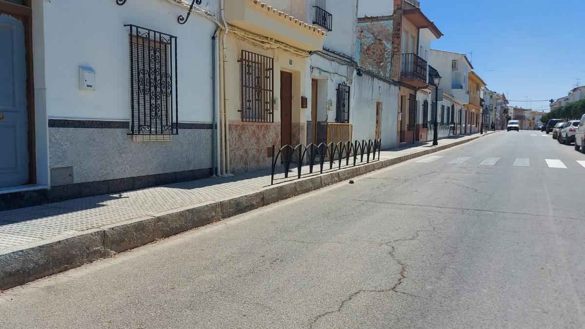 La calle Navas, situada en la pedanía lucentina de Las Navas del Selpillar, será remodelada.