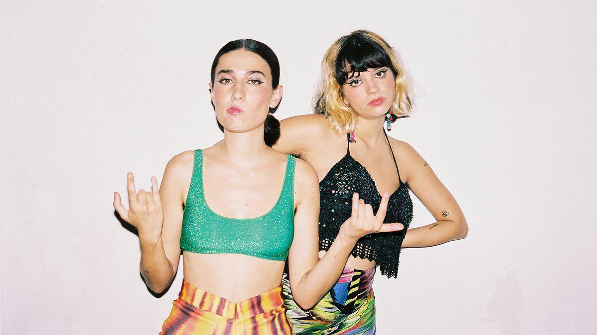 Berta Prieto y Belén Barenys sacan punta a las relaciones de conveniencia de la ’generación internet’ en la serie ’Autodefensa’.