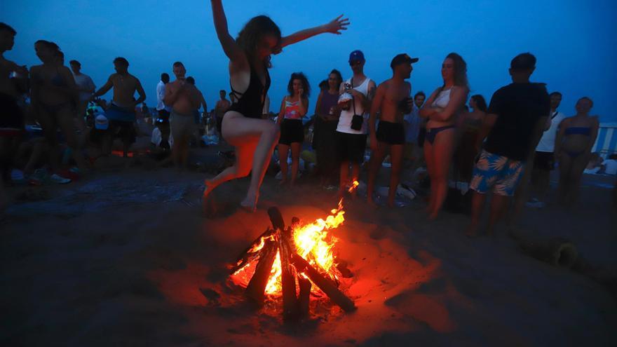 Preocupación por las hogueras en las playas del sur