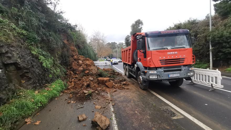 Bastiagueiro registra un desprendimiento de tierra