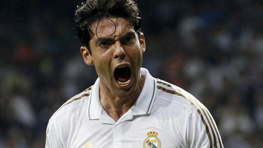 Ricardo Kaká, celebra uno de sus últimos goles con el Real Madrid.