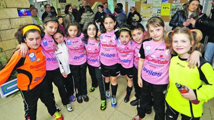 Las jugadoras del Femiastur benjamín, tras su victoria en la final del torneo. | mara villamuza