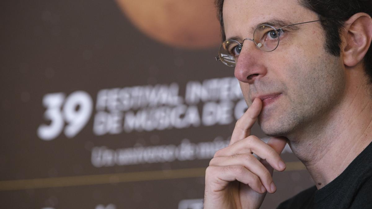 En la foto, Luigi Gaggero, director de la Sinfónica de Kiev, la cual con su anhelo por la paz cerrará el Festival Internacional de Música de Canarias.