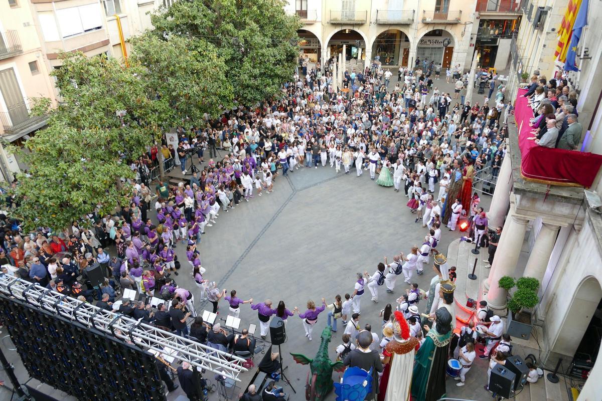 El pregó ha acabat amb una gran sardana