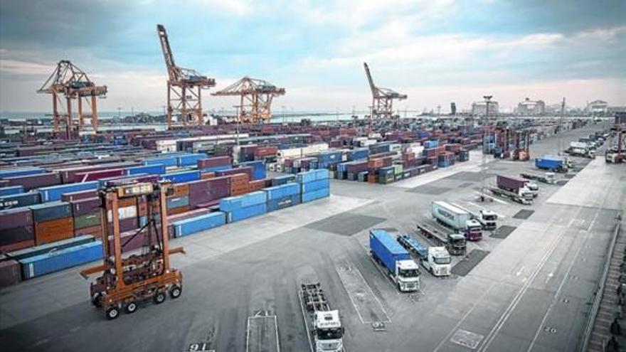 El déficit comercial bajó el 34,5% hasta julio tras un nuevo récord exportador