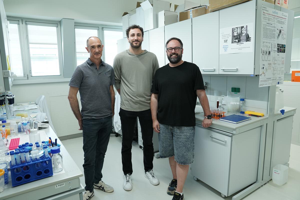 Luis Liz-Marzán, Zachary O’Dell y Carlos Renero.