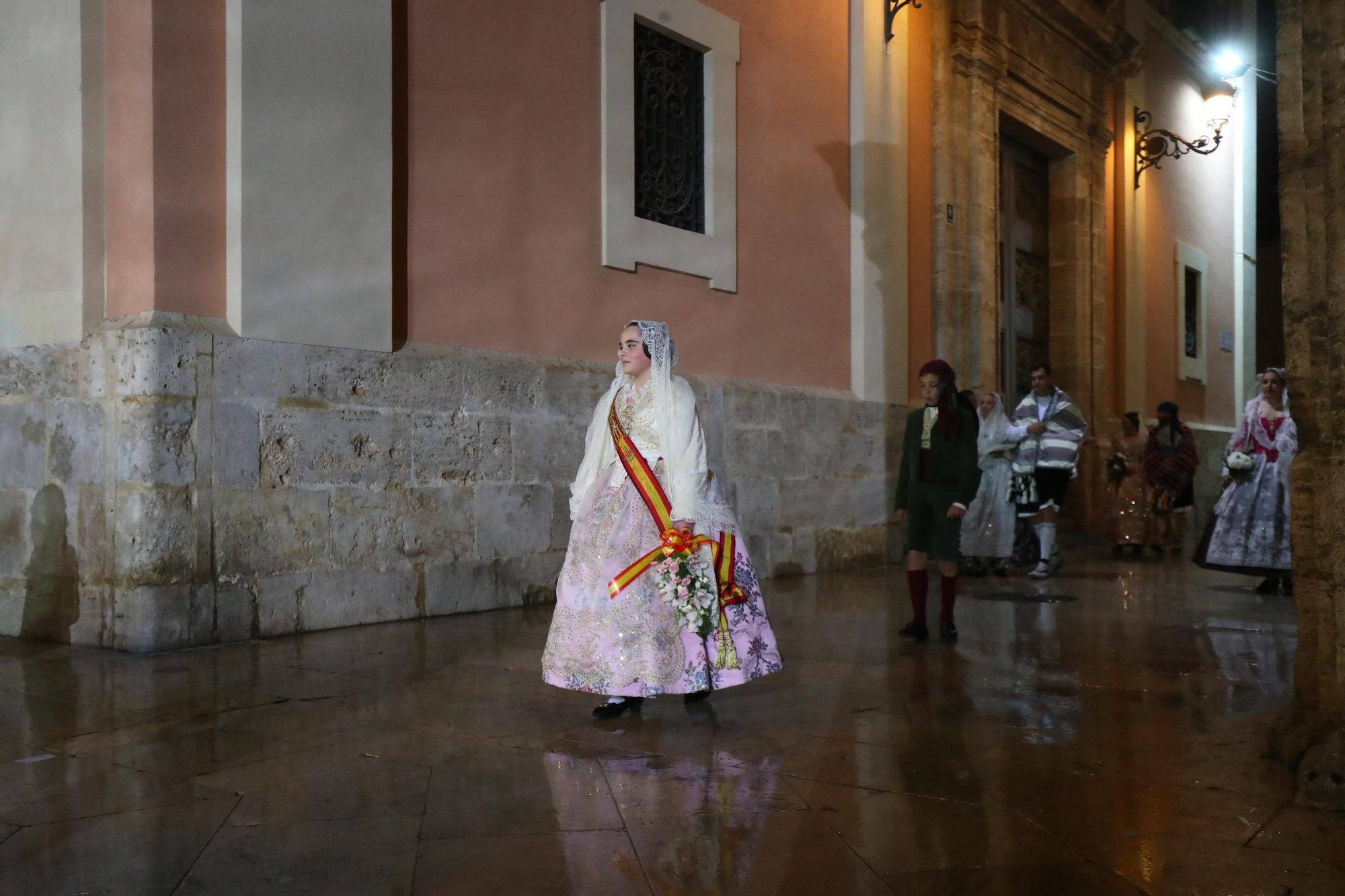 Búscate en el primer día de ofrenda por la calle de la Paz (entre las 21:00 a las 22:00 horas)