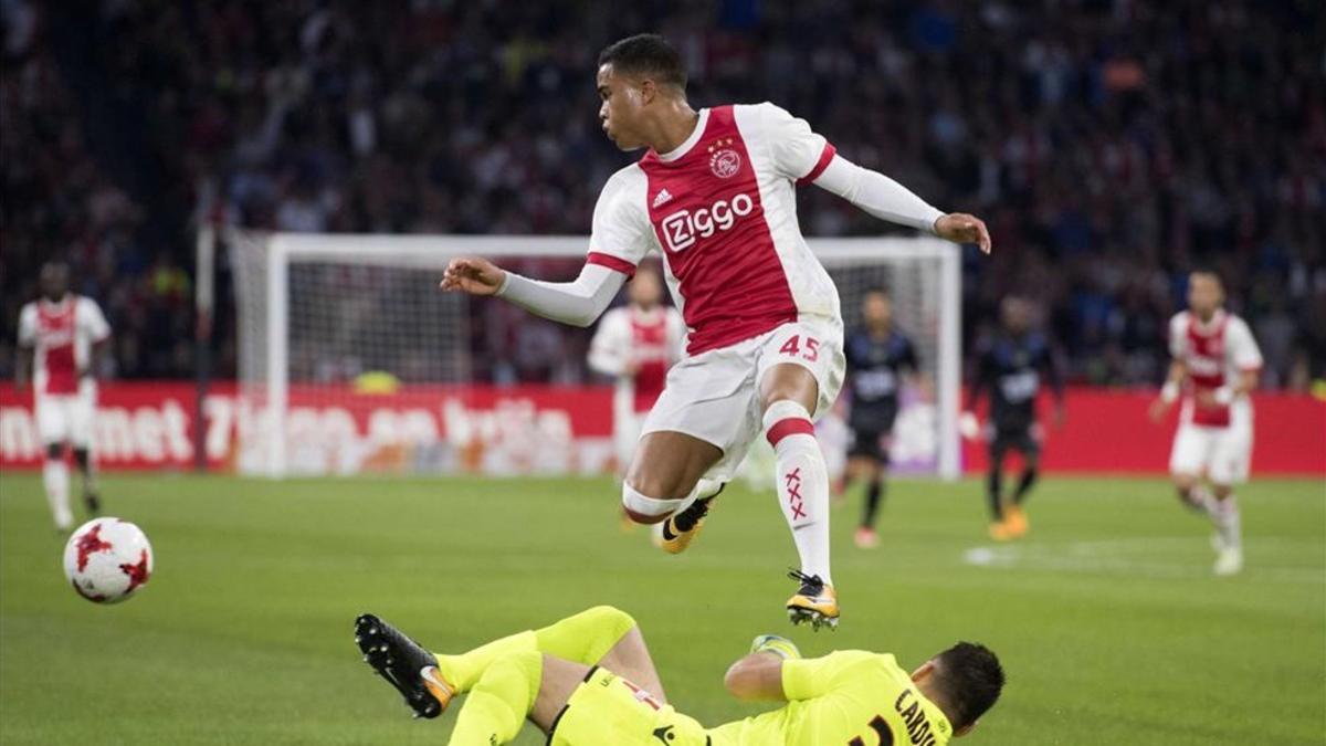 Justin Kluivert brilla en el Ajax