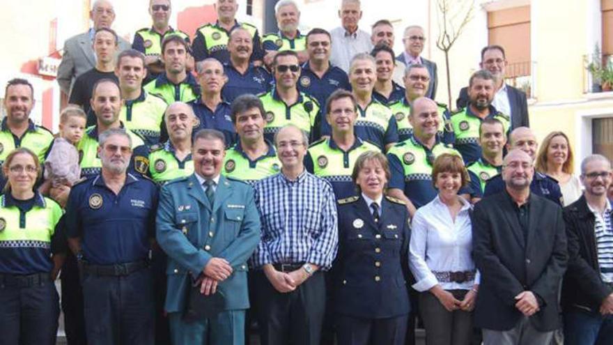 La Policía de Villena con su patrón