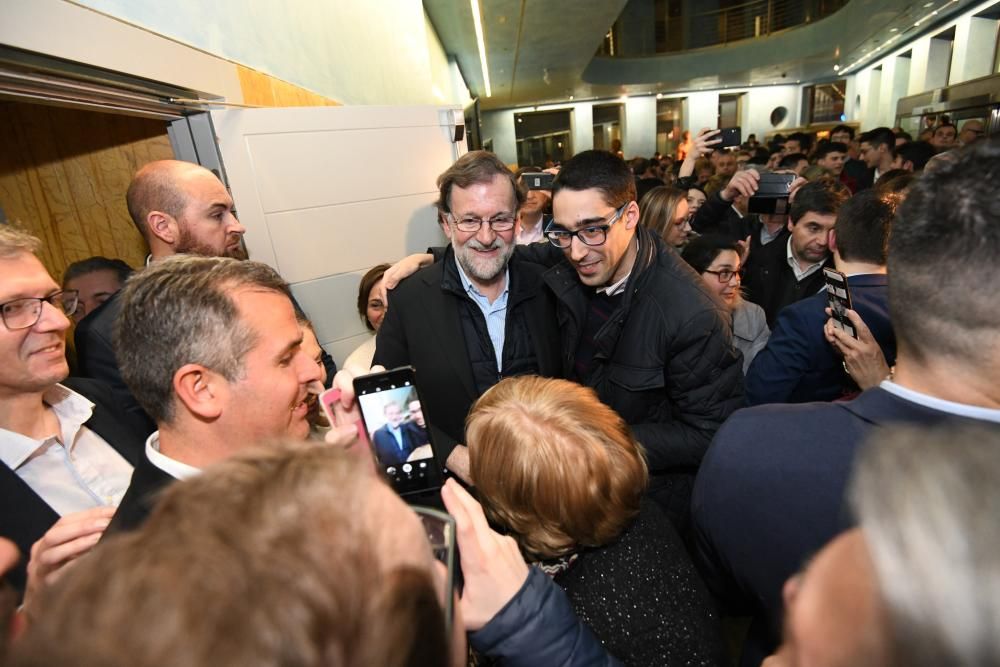 Rajoy mitineó en el teatro de Afundación en su ciudad, Pontevedra