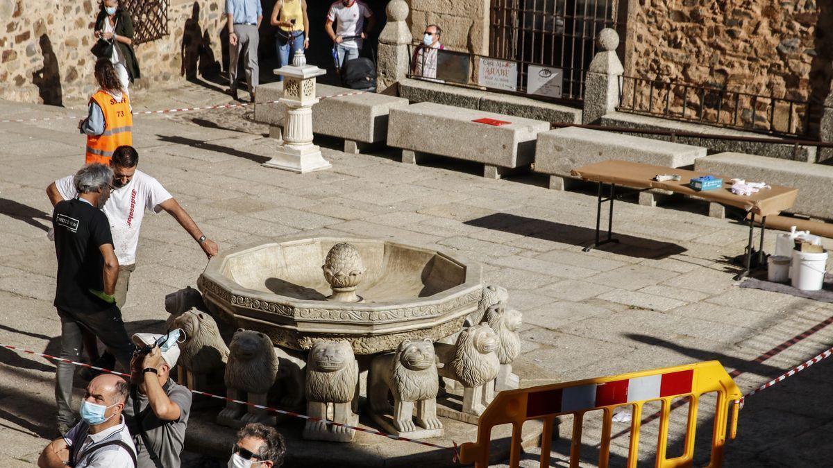 La plaza de San Jorge, uno de los escenarios, con la fuente que se está haciendo viral.