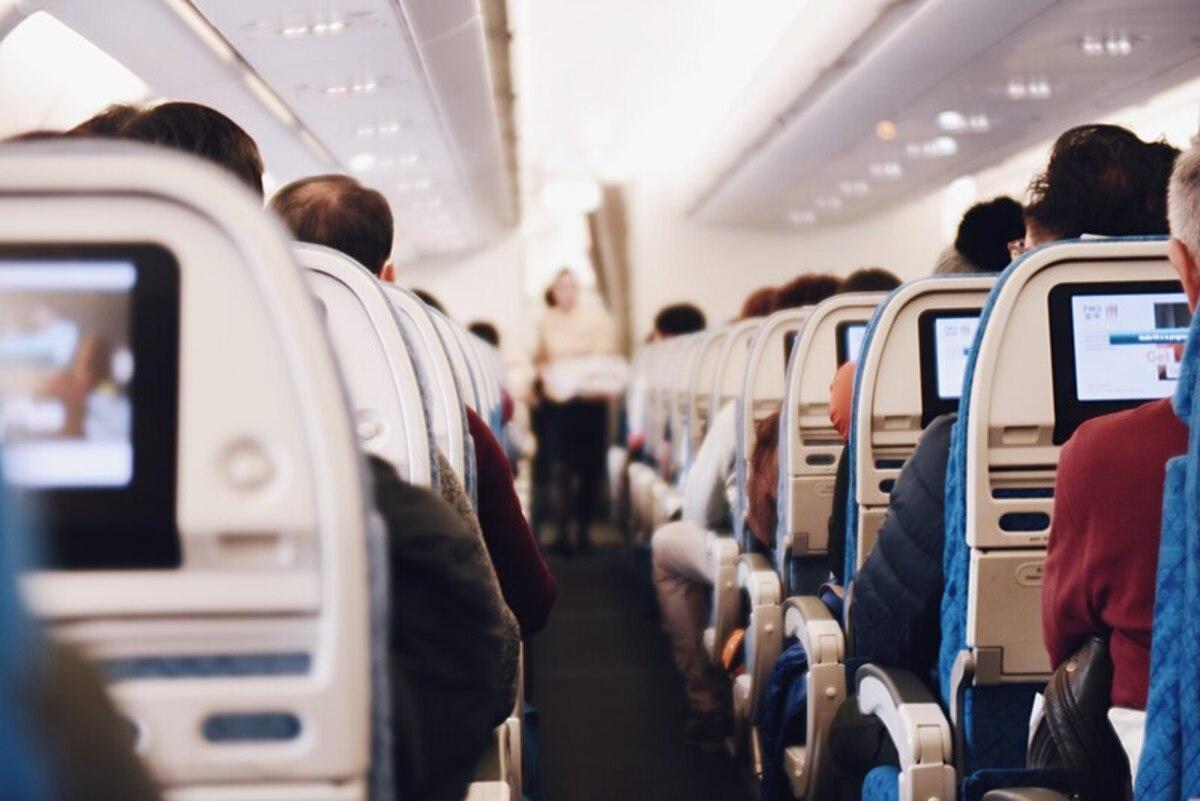 Andar por el avión es esencial para prevenir los efectos negativos de volar.