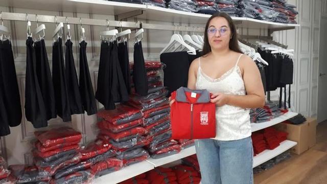 Míriam Louro Iglesias, de la tienda de uniformes A Cuadros. | // S. R.