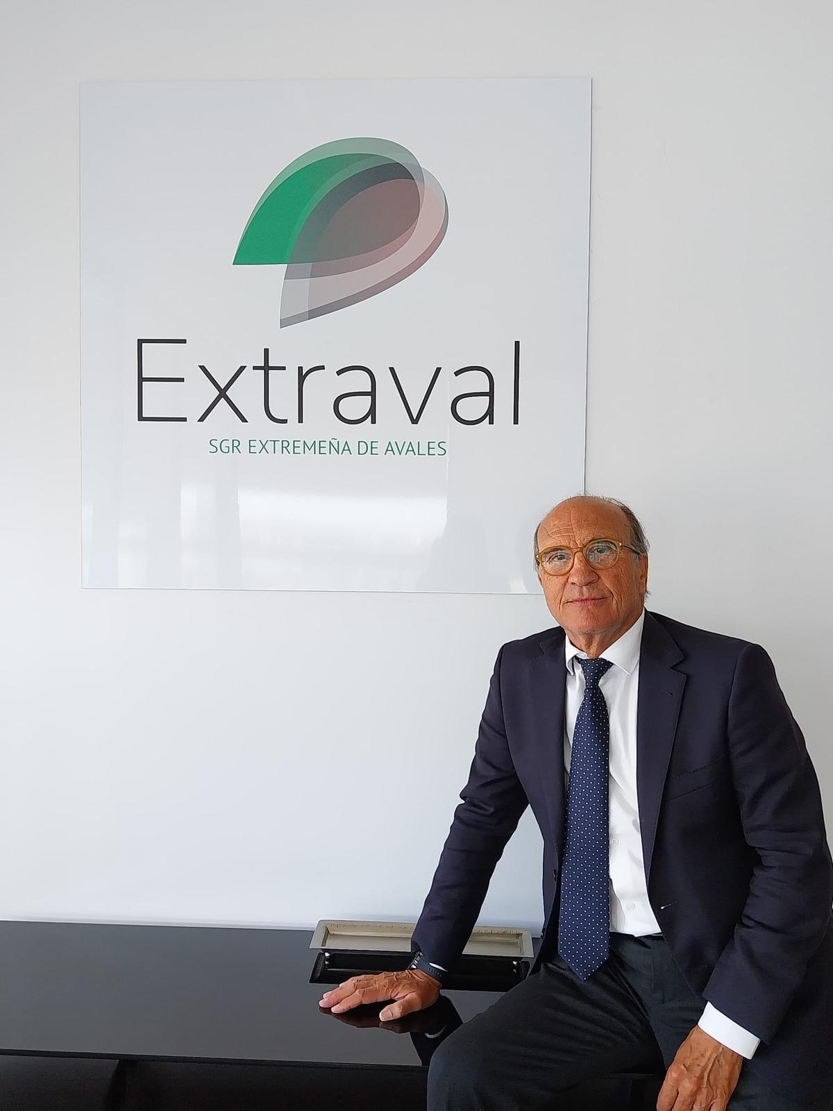 Julio Morales, en las instalaciones de Extraval, en Badajoz.