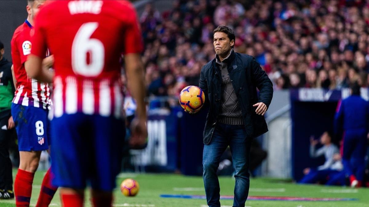 Rubi, el entrenador del Espanyol, en el partido contra el Atlético en el Metropolitano.